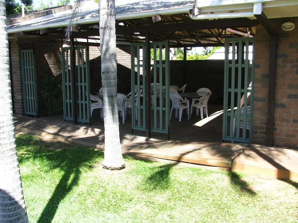 Cattleman'S Rest Motor Inn Чартерс-Тауэрс 3*,